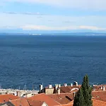 Apartament Komel *