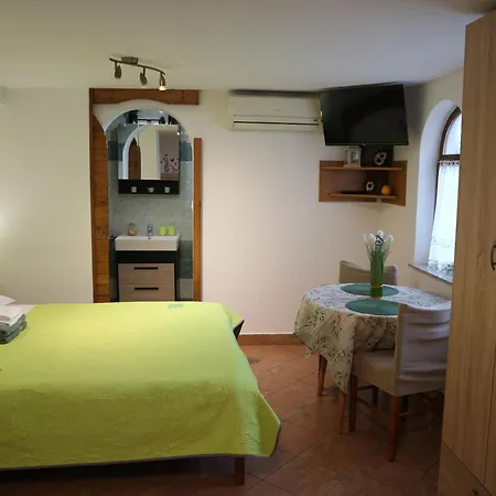Apartment Komel