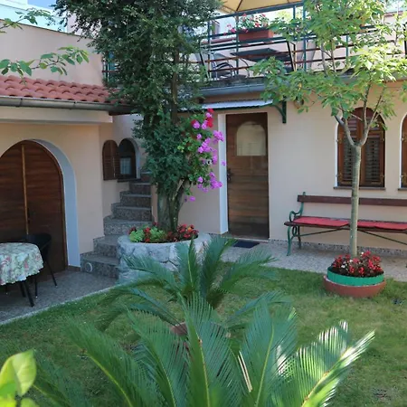 Apartment Komel