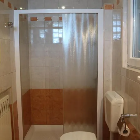 Komel Apartament *