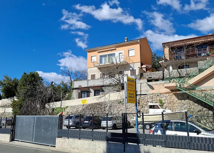 كوميل شقة أوباتيا